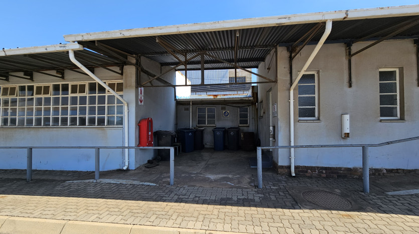 TELKOM PORTFOLIO: Large Industrial Property in Village Deep Property Images