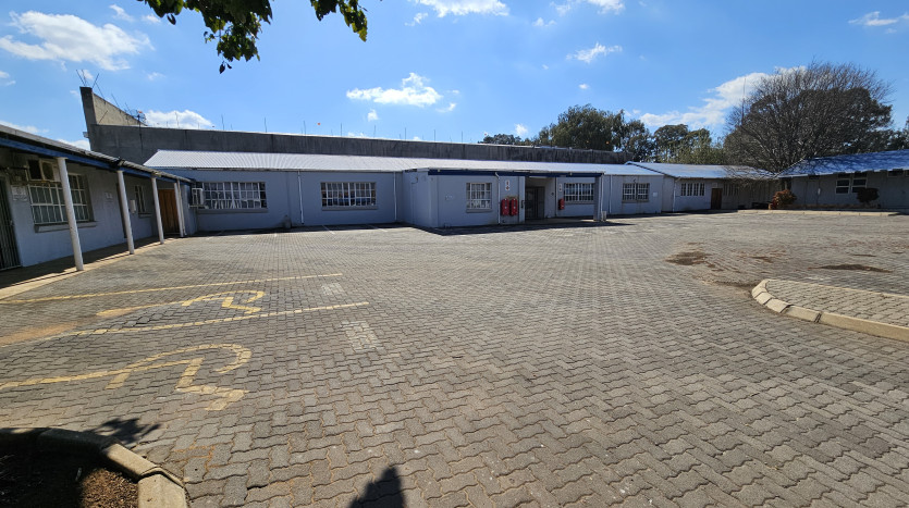 TELKOM PORTFOLIO: Large Industrial Property in Village Deep Property Images