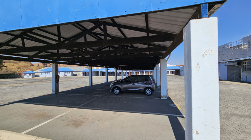 TELKOM PORTFOLIO: Large Industrial Property in Village Deep Property Images