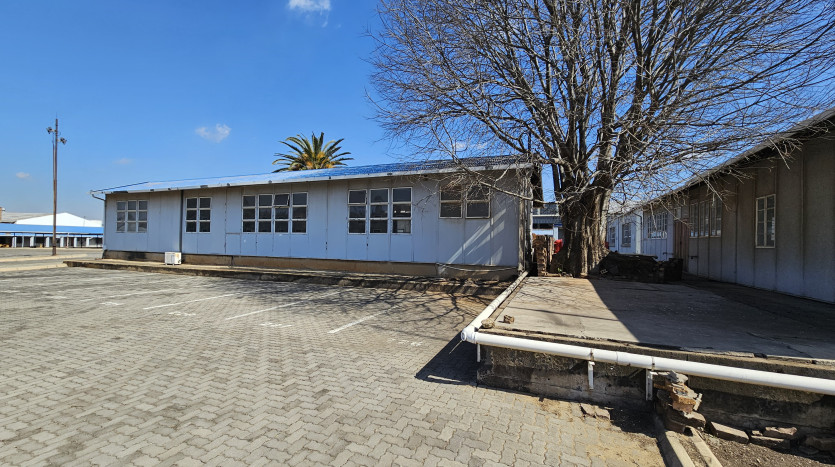 TELKOM PORTFOLIO: Large Industrial Property in Village Deep Property Images