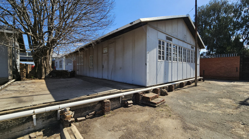TELKOM PORTFOLIO: Large Industrial Property in Village Deep Property Images