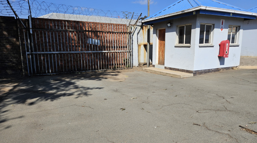 TELKOM PORTFOLIO: Large Industrial Property in Village Deep Property Images
