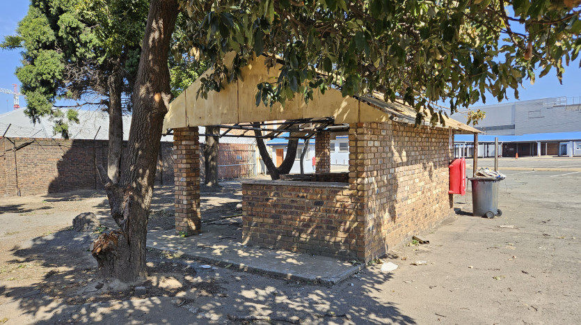TELKOM PORTFOLIO: Large Industrial Property in Village Deep Property Images
