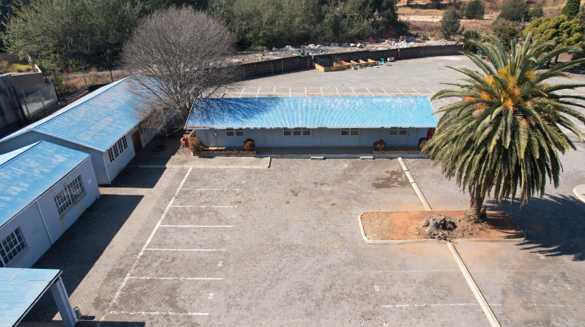 TELKOM PORTFOLIO: Large Industrial Property in Village Deep Property Images