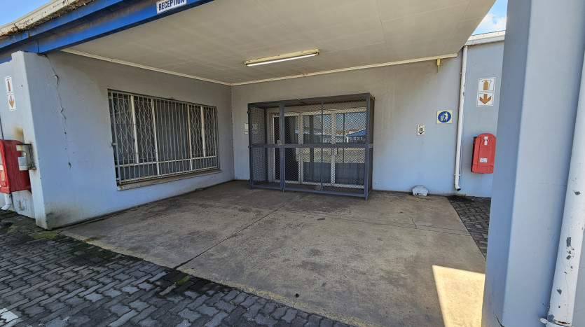 TELKOM PORTFOLIO: Large Industrial Property in Village Deep Property Images