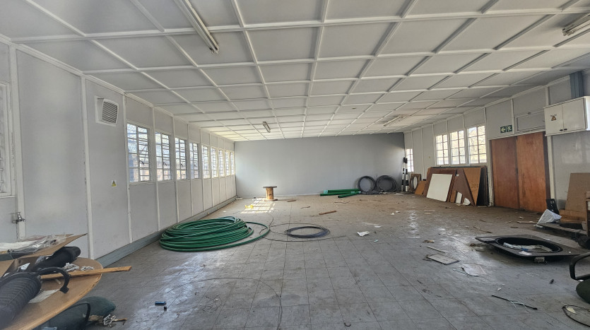 TELKOM PORTFOLIO: Large Industrial Property in Village Deep Property Images