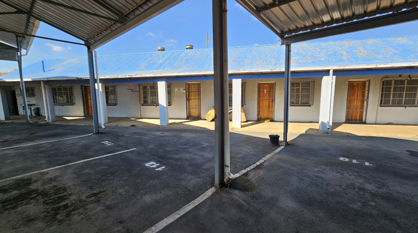 TELKOM PORTFOLIO: Large Industrial Property in Village Deep Property Images