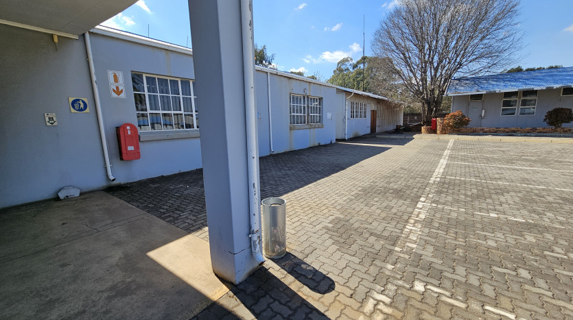 TELKOM PORTFOLIO: Large Industrial Property in Village Deep Property Images