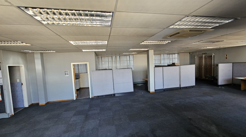 TELKOM PORTFOLIO: Large Industrial Property in Village Deep Property Images
