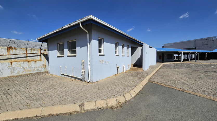 TELKOM PORTFOLIO: Large Industrial Property in Village Deep Property Images
