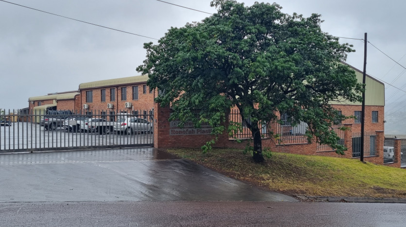 ± 4 400 m² Industrial Property Within Mariann Industrial Park Property Images