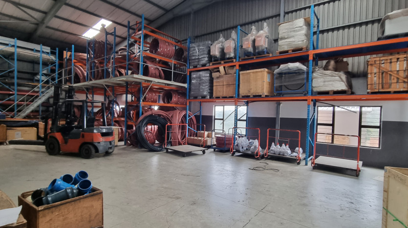 ± 4 400 m² Industrial Property Within Mariann Industrial Park Property Images