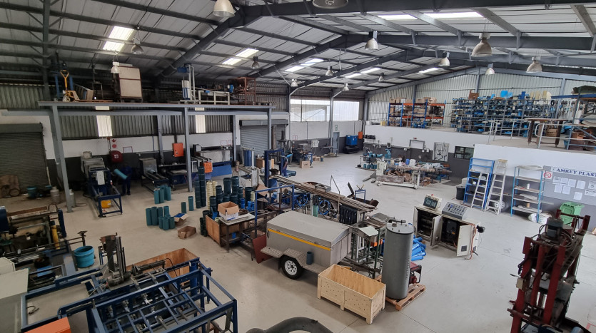 ± 4 400 m² Industrial Property Within Mariann Industrial Park Property Images