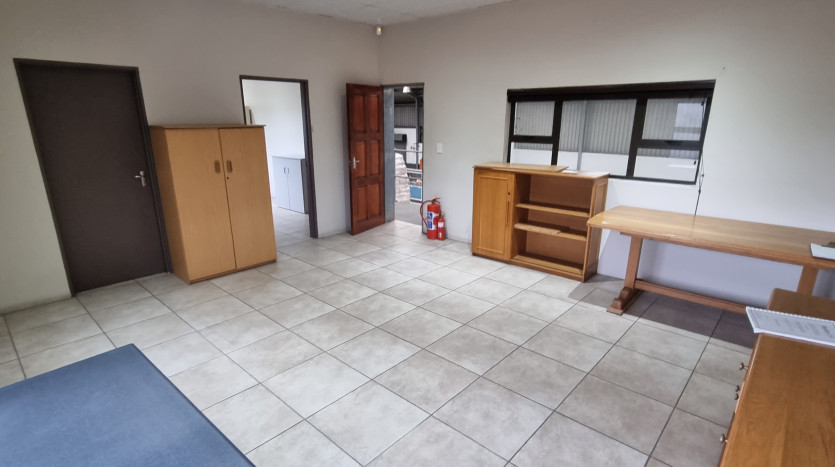 ± 4 400 m² Industrial Property Within Mariann Industrial Park Property Images