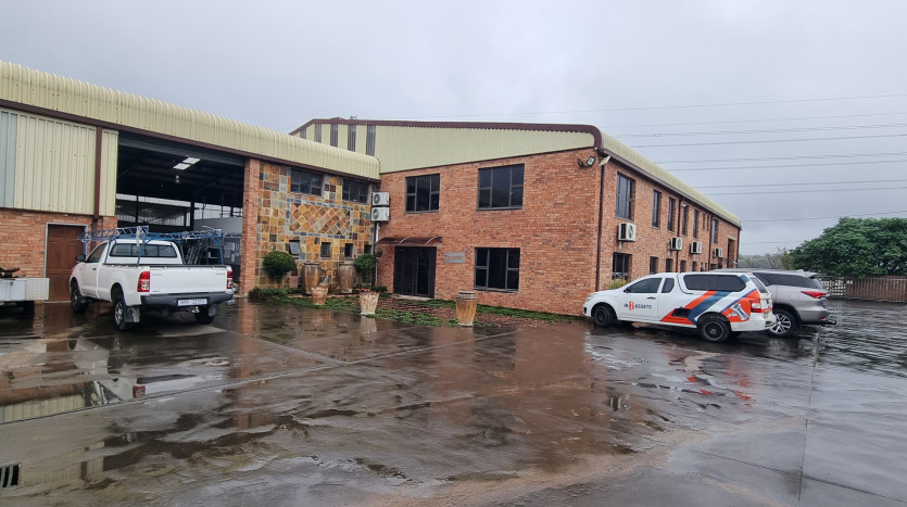 ± 4 400 m² Industrial Property Within Mariann Industrial Park Property Images