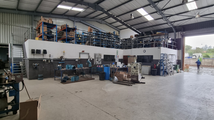 ± 4 400 m² Industrial Property Within Mariann Industrial Park Property Images