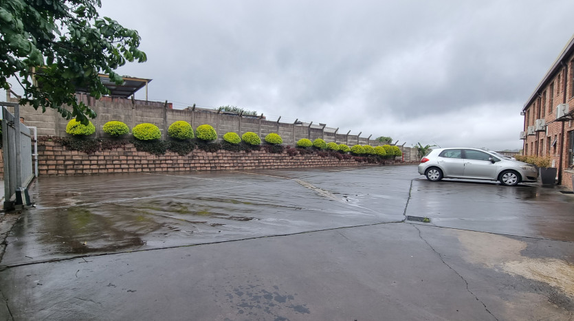 ± 4 400 m² Industrial Property Within Mariann Industrial Park Property Images