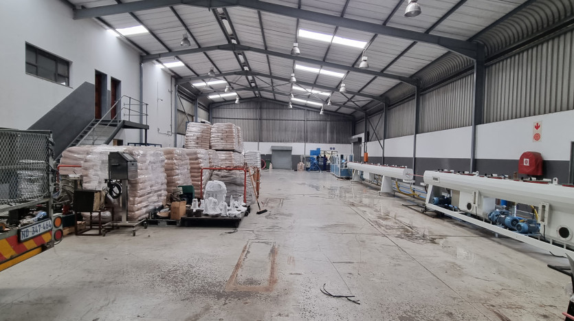 ± 4 400 m² Industrial Property Within Mariann Industrial Park Property Images