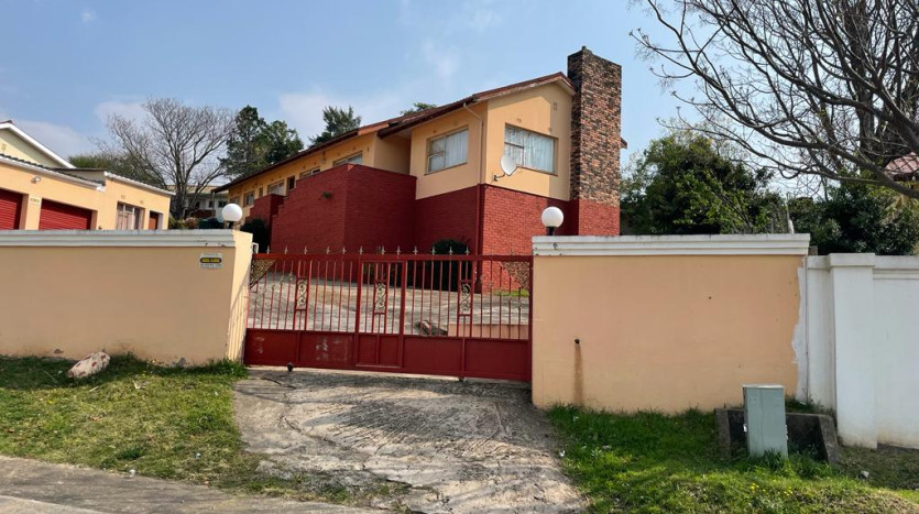 3 Bedroom House with Outbuilding in Butterworth Property Images