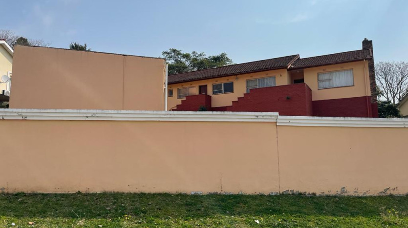 3 Bedroom House with Outbuilding in Butterworth Property Images