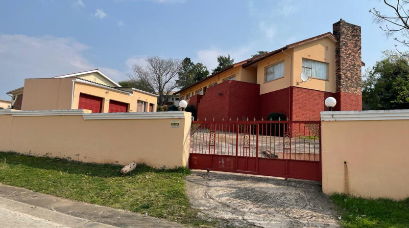 3 Bedroom House with Outbuilding in Butterworth Property Lead Image