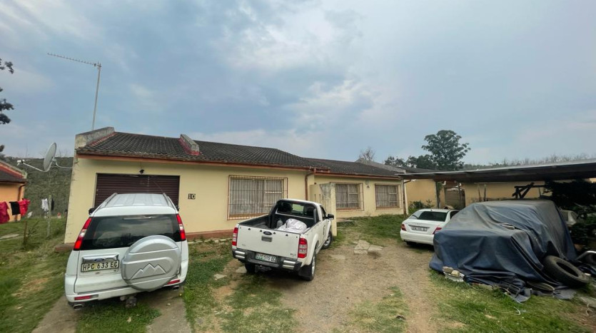 3 Bedroom House with Outbuilding in Butterworth Property Images