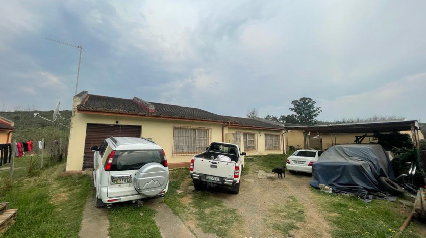 3 Bedroom House with Outbuilding in Butterworth Property Images