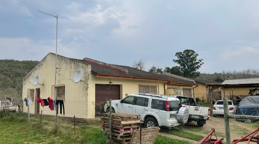 3 Bedroom House with Outbuilding in Butterworth Property Images