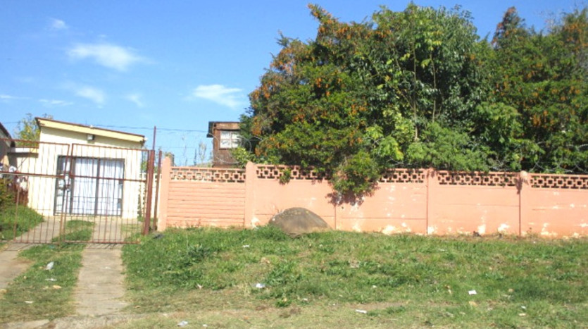 3 Bedroom House & Garage Property Lead Image