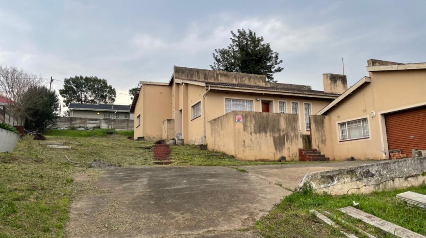 3 Bedroom House with Outbuilding in Butterworth Property Images