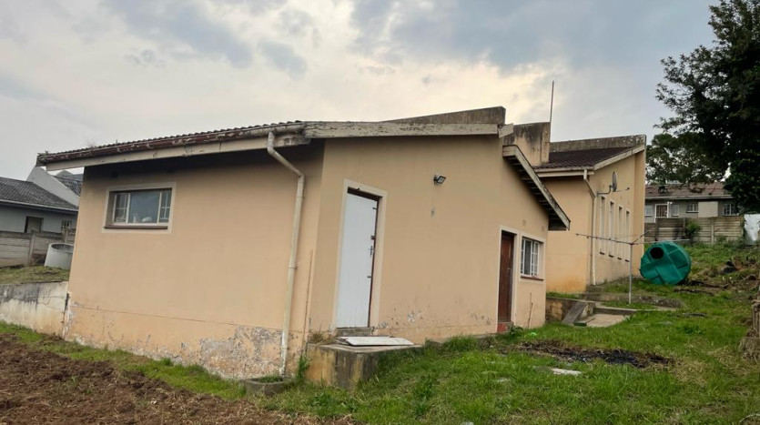 3 Bedroom House with Outbuilding in Butterworth Property Images