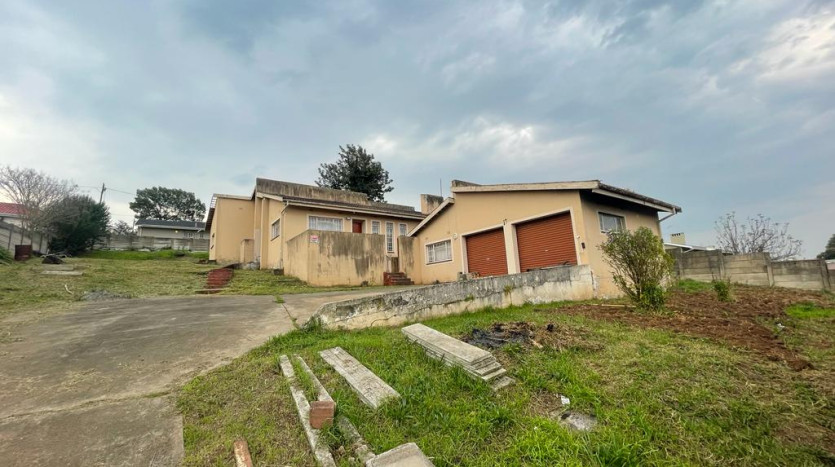 3 Bedroom House with Outbuilding in Butterworth Property Lead Image