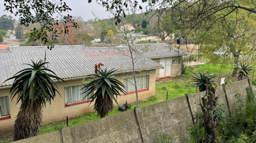 3 Bedroom House & Single Garage Property Images