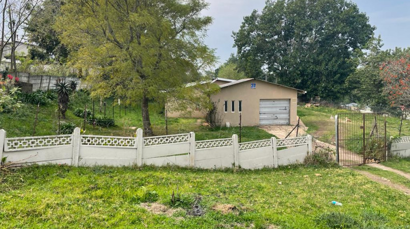 3 Bedroom House & Single Garage Property Images