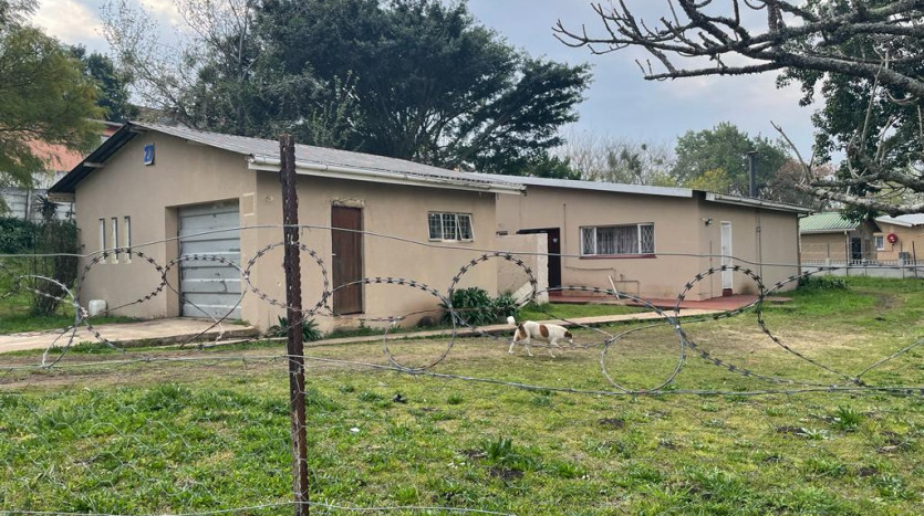 3 Bedroom House & Single Garage Property Images