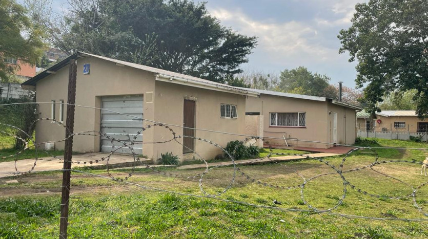 3 Bedroom House & Single Garage Property Lead Image