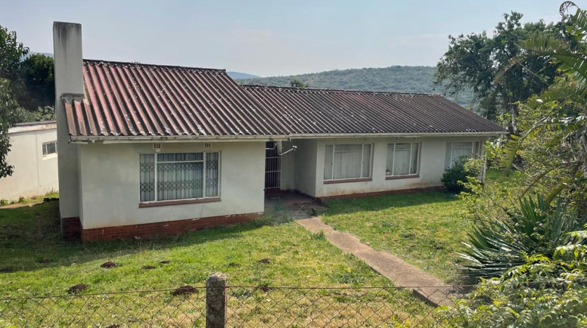3 Bedroom House with Outbuilding in Butterworth Property Images