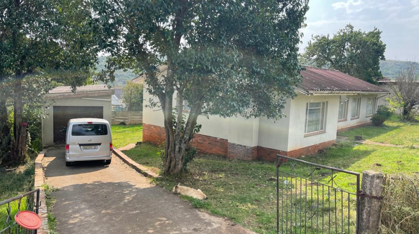 3 Bedroom House with Outbuilding in Butterworth Property Images