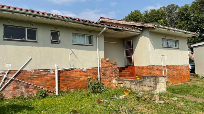 3 Bedroom House with Outbuilding in Butterworth Property Images