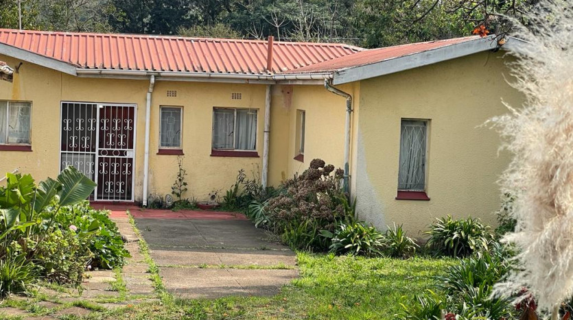 3 Bedroom House & Garage in Butterworth Property Images