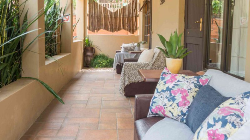 4 Star Guest House In Glenwood Property Images
