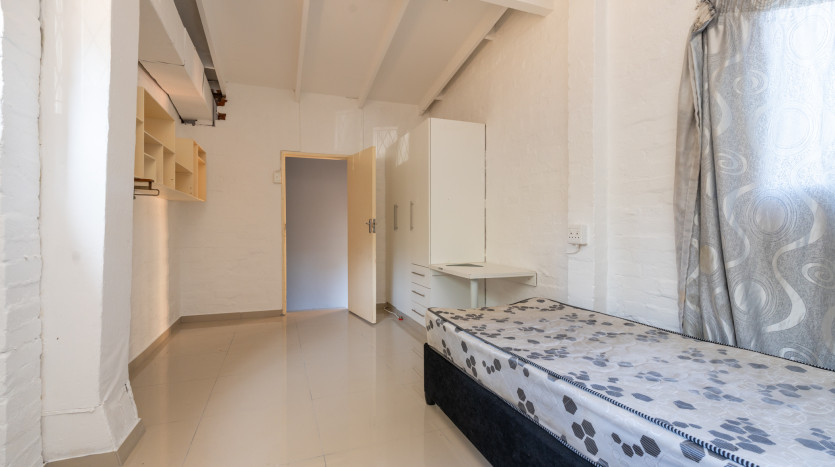 Large Family Home or Student Accommodation in Carrington Heights Property Images