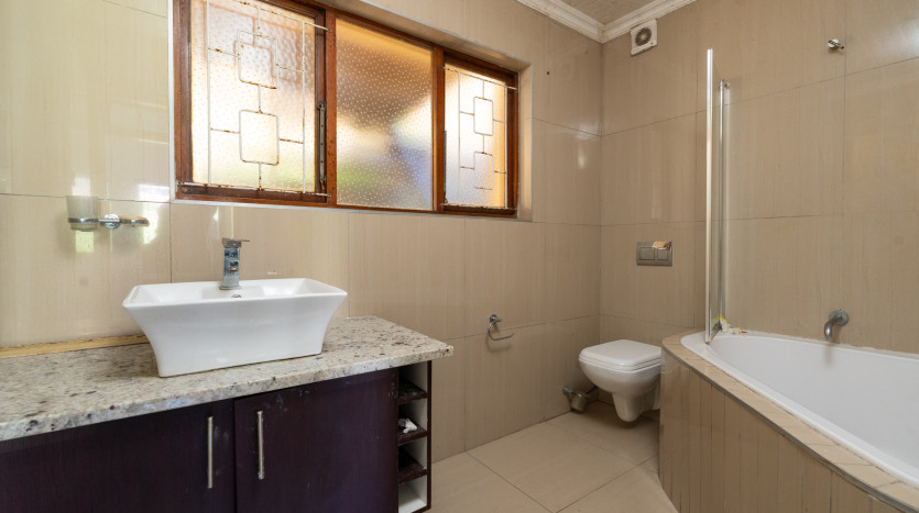 Large Family Home or Student Accommodation in Carrington Heights Property Images