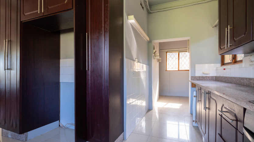Large Family Home or Student Accommodation in Carrington Heights Property Images