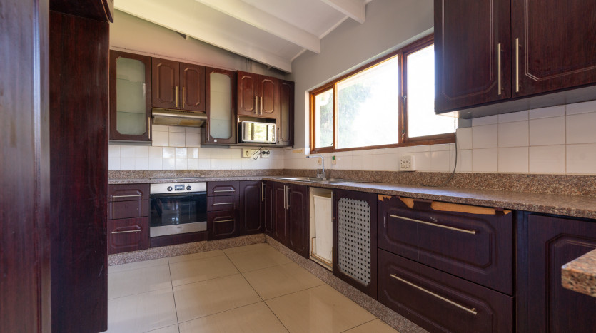 Large Family Home or Student Accommodation in Carrington Heights Property Images
