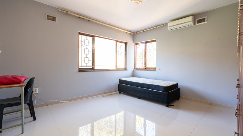Large Family Home or Student Accommodation in Carrington Heights Property Images