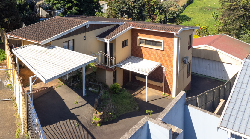 Large Family Home or Student Accommodation in Carrington Heights Property Lead Image