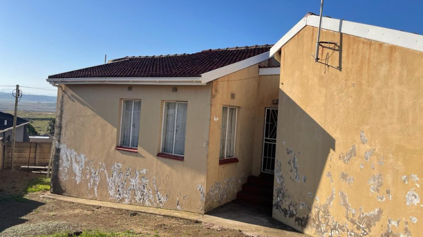 3 Bedroom Home in Phakamisa Property Images