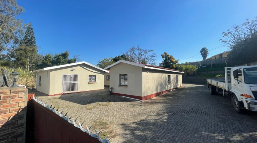 3 Bedroom House & Flatlet Property Images