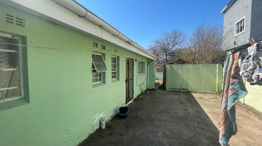 4 Bedroom House & Outbuilding in Mthatha Property Images